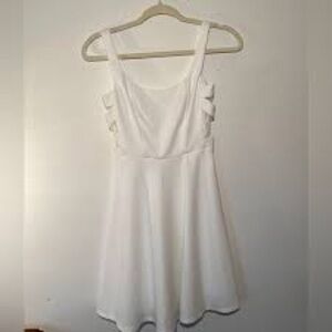 B. Smart White Fit & Flare Dress – Juniors Size 5